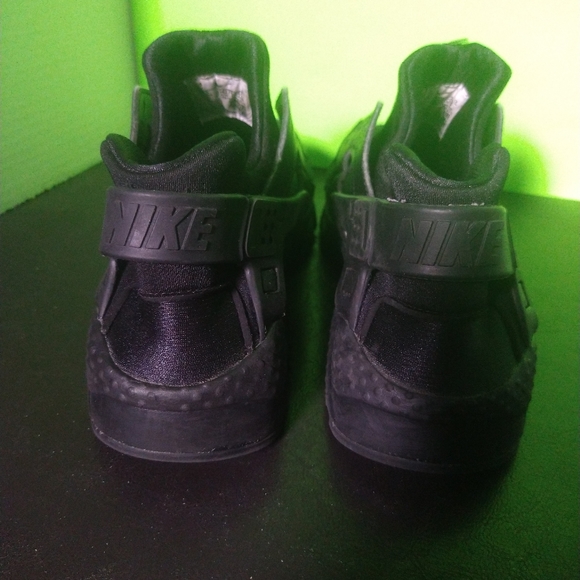 3 pair Nike Huarache - Picture 5 of 6